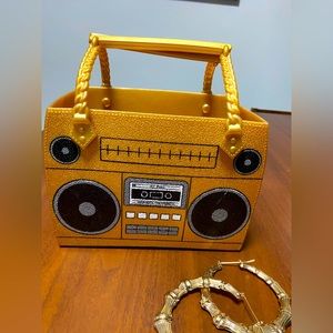 “80s OR 90s OLD SCHOOL RUBBER STEREO PURSE”